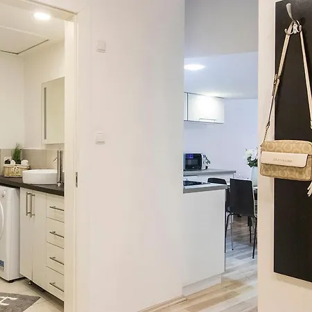 Real Semmelweis Ii Appartement *